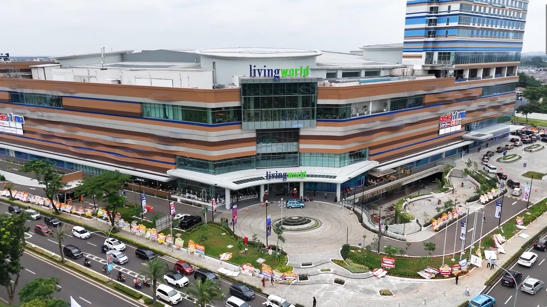 living world grand wisata