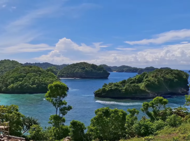 Keindahan Tersembunyi Pantai Teluk Asmara Malang Bikin Melongo